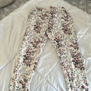 High waisted floral pant.